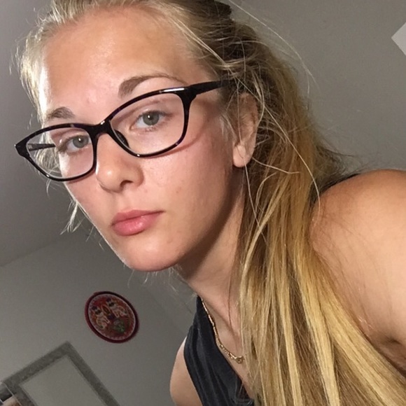 Meet your Posher, Erica - Picture 4 of 5